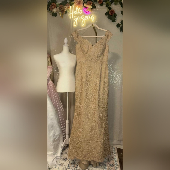 Ivonne D For Mon Cheri Champagne Lace Cap Sleeve Gown - Picture 5 of 12